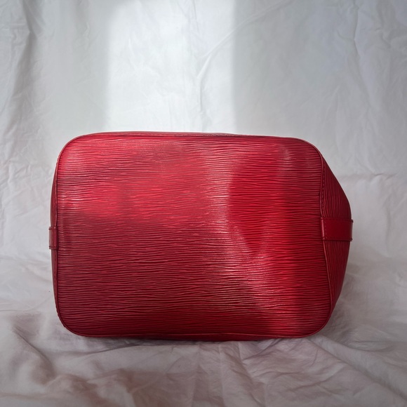 LOUIS VUITTON Petit Noe Drawstring Shoulder Bag Epi Leather Castilian Red - Picture 4 of 16